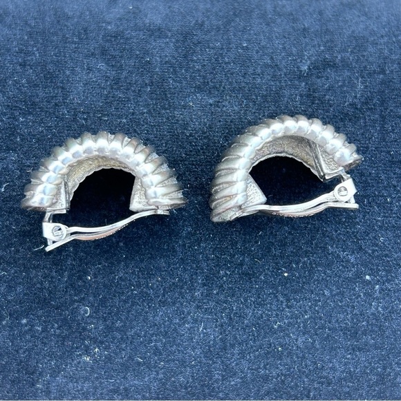 Givenchy Paris New York Earrings Ribbed Half Hoop Silver Tone Chunky Clip On Vtg - Picture 8 of 11